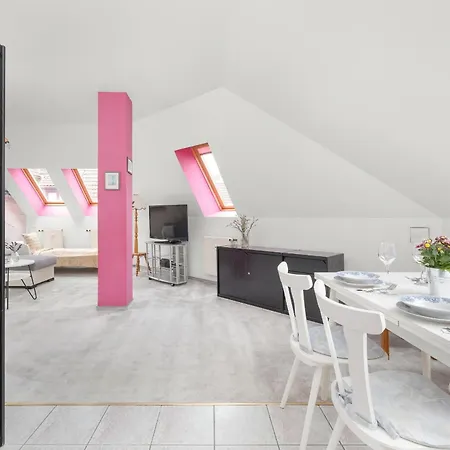 Centrum Ratuszowa Pink By Renters *