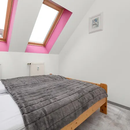 Centrum Ratuszowa Pink By Renters *