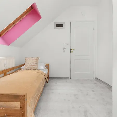 Centrum Ratuszowa Pink By Renters 科沃布热格